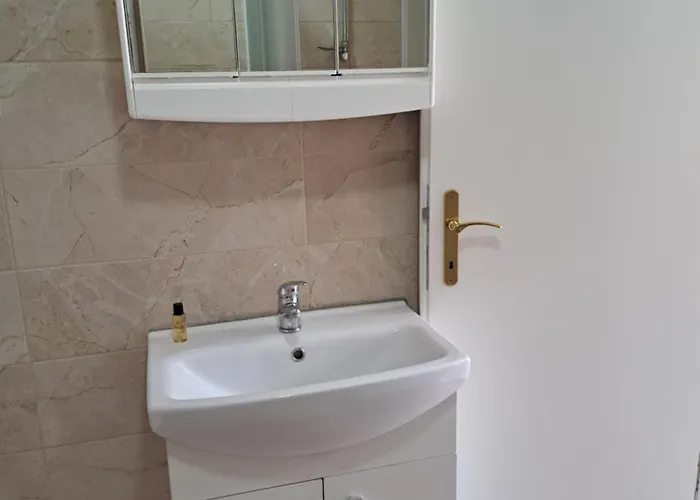 아파트 Apartmaji 스트루냔